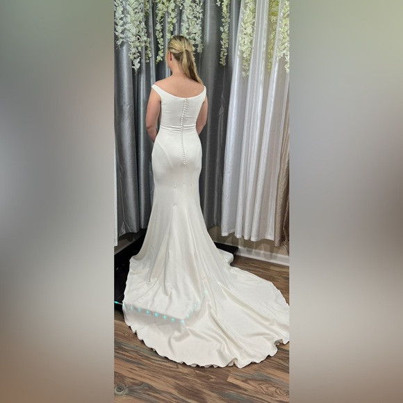 ELEGANT MAGGIE SOTTERO WEDDING DRESS - Picture 5 of 7